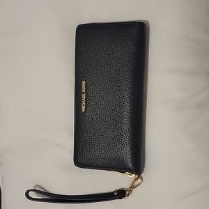 Michael Kors Travel Continental Wallet